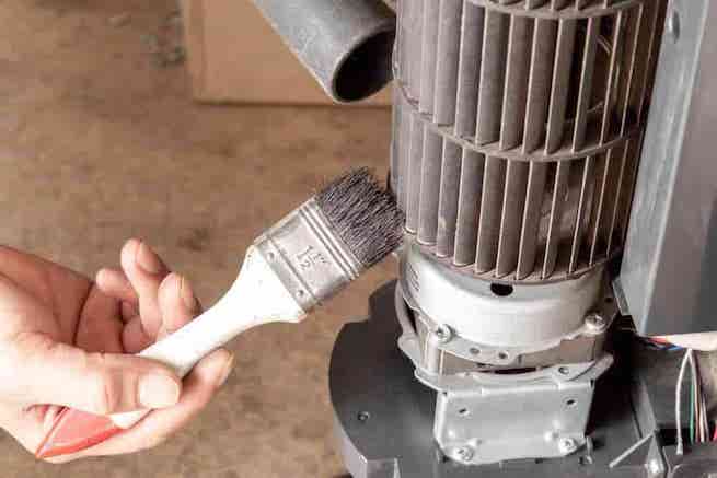 how-to-clean-tower-fan-using-brush-min